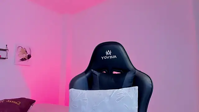 sophierooy22 online show from March 6, 2026, 3:58 am