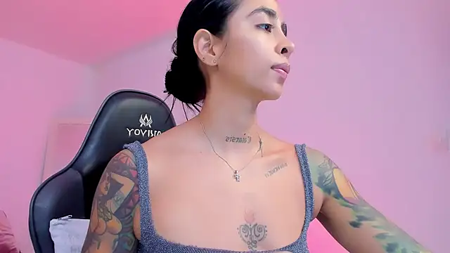 Snapshot of sophierooy22 chatting on June 5, 2026, 2:01 pm sophierooy22 online show from June 5, 2026, 2:01 pm