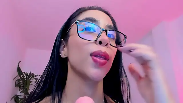 Snapshot of sophierooy22 chatting on June 14, 2026, 3:19 am sophierooy22 online show from June 14, 2026, 3:19 am