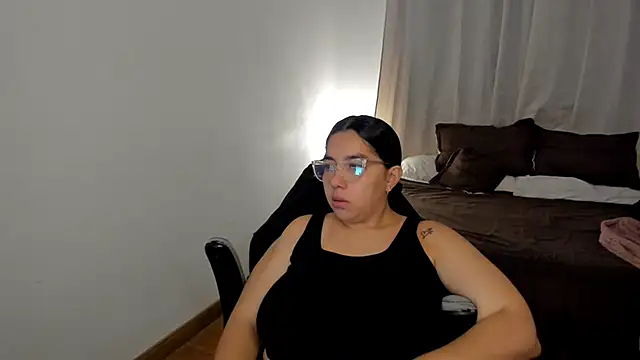 brithany olson25 online show from November 26, 2025, 11:22 am