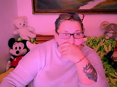 Snapshot of mayamayx chatting on October 13, 2025, 5:57 pm mayamayx online show from October 13, 2025, 5:57 pm