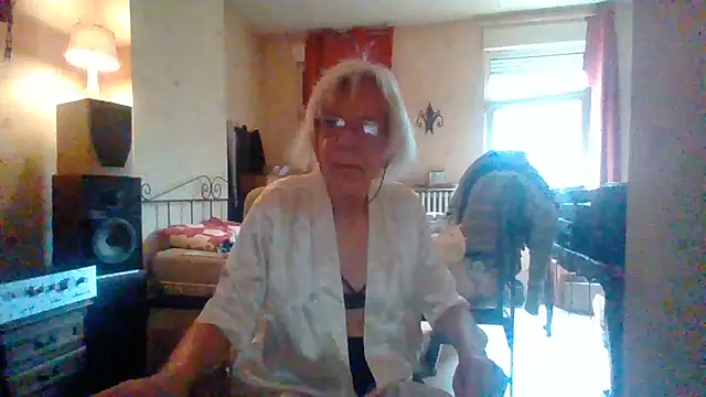 rosanetrav online show from June 29, 2026, 5:57 am