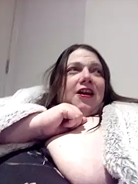 HotHornyEmmaX online show from March 18, 2025, 9:43 pm