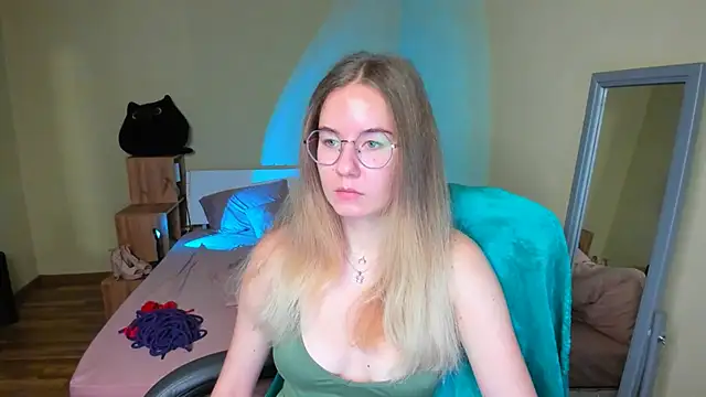 Snapshot of EmilyPaw chatting on January 31, 2025, 4:59 pm EmilyPaw online show from January 31, 2025, 4:59 pm