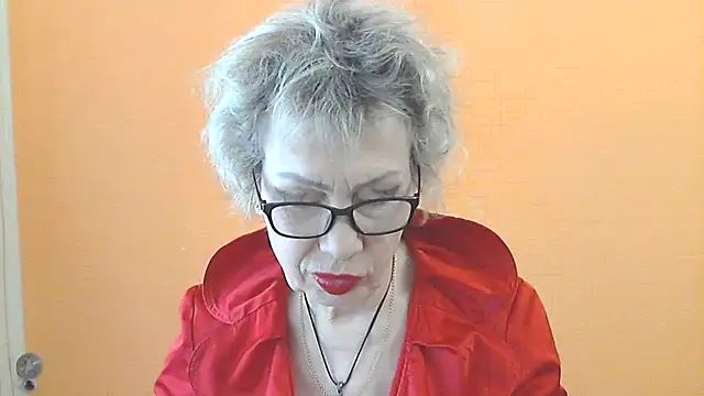 NessyJenixs online show from April 26, 2026, 7:17 am
