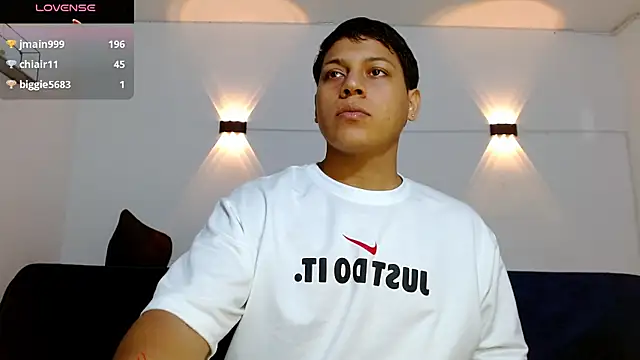 Snapshot of Tylerdrdn chatting on November 28, 2025, 9:39 pm Tylerdrdn online show from November 28, 2025, 9:39 pm