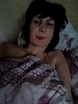 Laura Kiss online show from April 22, 2026, 9:49 pm