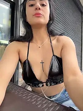 Snapshot of fiorella_paris chatting on March 18, 2026, 9:29 pm fiorella paris online show from March 18, 2026, 9:29 pm