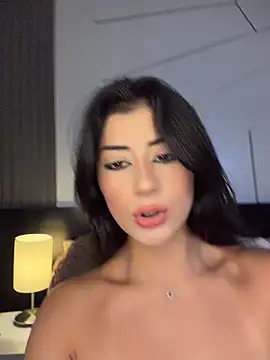 Snapshot of fiorella_paris chatting on April 14, 2026, 9:21 pm fiorella paris online show from April 14, 2026, 9:21 pm