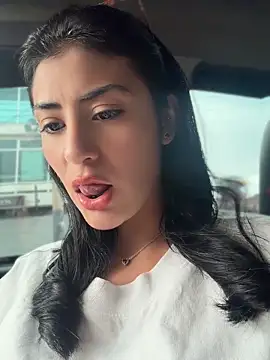 Snapshot of fiorella_paris chatting on April 15, 2026, 10:10 pm fiorella paris online show from April 15, 2026, 10:10 pm