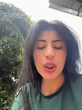 Snapshot of fiorella_paris chatting on April 25, 2026, 6:05 pm fiorella paris online show from April 25, 2026, 6:05 pm