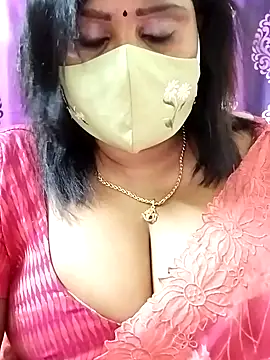 Queenflowerr online show from October 25, 2025, 5:08 pm