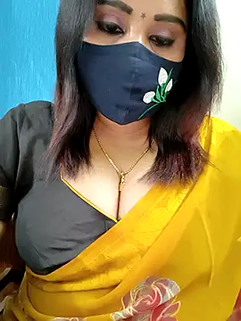 Queenflowerr online show from May 5, 2026, 7:00 pm