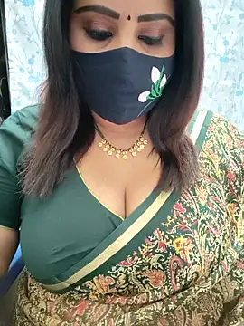 Snapshot of Queenflowerr chatting on June 11, 2026, 6:17 pm Queenflowerr online show from June 11, 2026, 6:17 pm