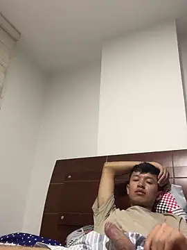 Snapshot of sebaxx8_ chatting on February 28, 2025, 12:32 am sebaxx8 online show from February 28, 2025, 12:32 am