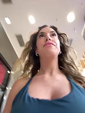 Snapshot of veronikawithDDDs chatting on January 8, 2026, 6:21 pm veronikawithDDDs online show from January 8, 2026, 6:21 pm