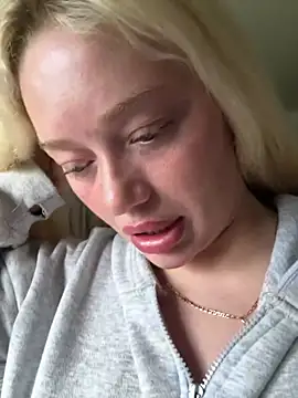 Snapshot of blissdimicco chatting on March 22, 2025, 4:47 pm blissdimicco online show from March 22, 2025, 4:47 pm