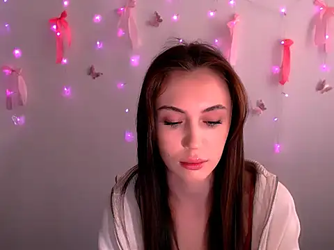 Nikonara Love online show from May 5, 2026, 1:19 pm