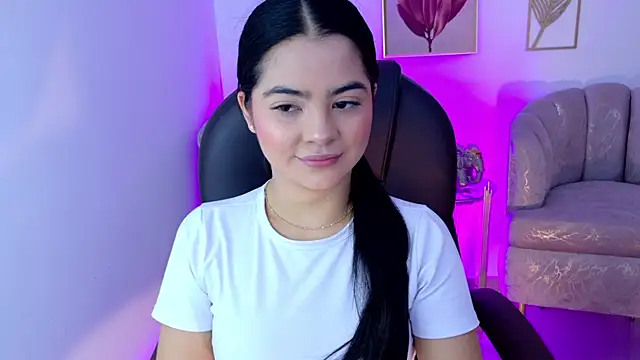 Layla Breezee online show from April 26, 2026, 11:30 am