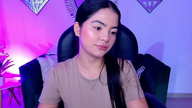 Snapshot of Layla_Breezee chatting on May 6, 2026, 12:10 pm Layla Breezee online show from May 6, 2026, 12:10 pm