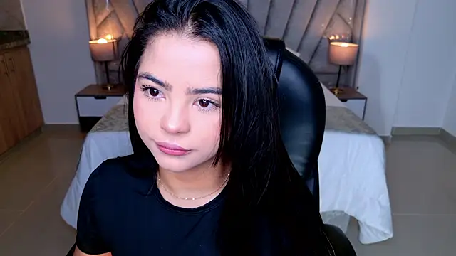 Snapshot of Layla_Breezee chatting on June 5, 2026, 11:05 am Layla Breezee online show from June 5, 2026, 11:05 am