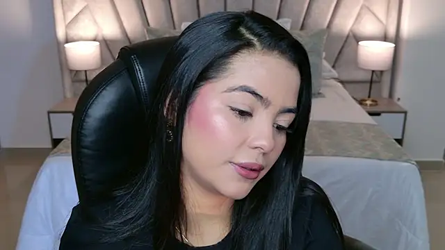 Snapshot of Layla_Breezee chatting on July 10, 2026, 11:57 am Layla Breezee online show from July 10, 2026, 11:57 am