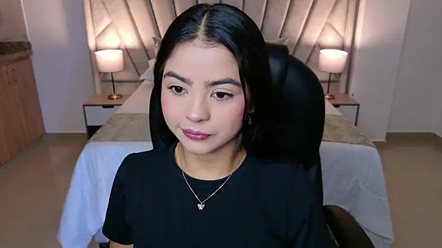Snapshot of Layla_Breezee chatting on July 18, 2026, 10:41 am Layla Breezee online show from July 18, 2026, 10:41 am