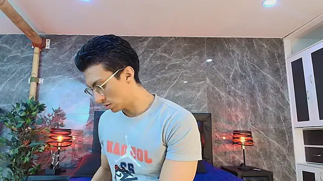 ApoloCruz online show from May 15, 2026, 4:08 am