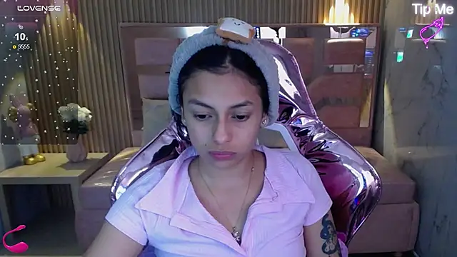 Snapshot of lilith_petit_sub chatting on February 7, 2025, 1:01 pm lilith petit sub online show from February 7, 2025, 1:01 pm