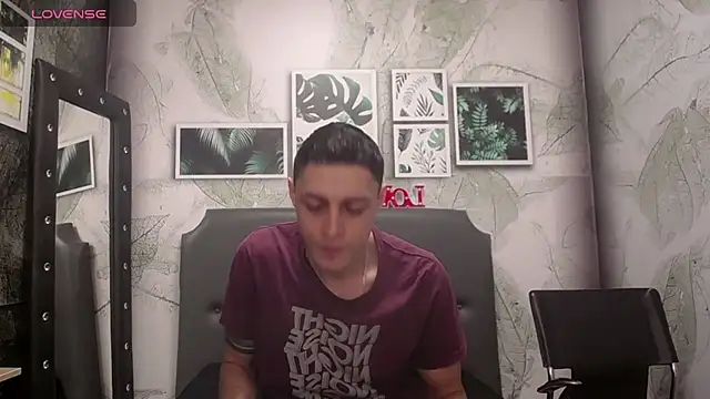 Snapshot of Frank_Millers chatting on February 19, 2025, 12:33 pm Frank Millers online show from February 19, 2025, 12:33 pm