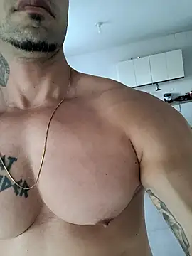 Snapshot of badbrown chatting on March 7, 2025, 8:55 pm badbrown online show from March 7, 2025, 8:55 pm