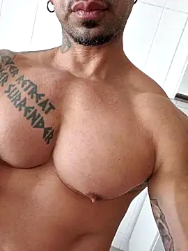 Snapshot of badbrown chatting on September 29, 2025, 12:32 pm badbrown online show from September 29, 2025, 12:32 pm