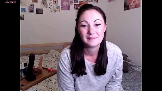 Snapshot of AdorahB3ll3 chatting on November 11, 2025, 8:20 pm AdorahB3ll3 online show from November 11, 2025, 8:20 pm