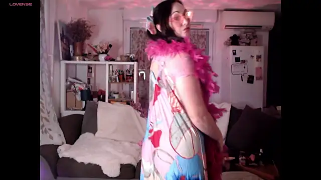 Snapshot of AdorahB3ll3 chatting on November 30, 2025, 8:13 pm AdorahB3ll3 online show from November 30, 2025, 8:13 pm