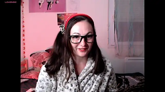 Snapshot of AdorahB3ll3 chatting on April 7, 2026, 7:03 pm AdorahB3ll3 online show from April 7, 2026, 7:03 pm