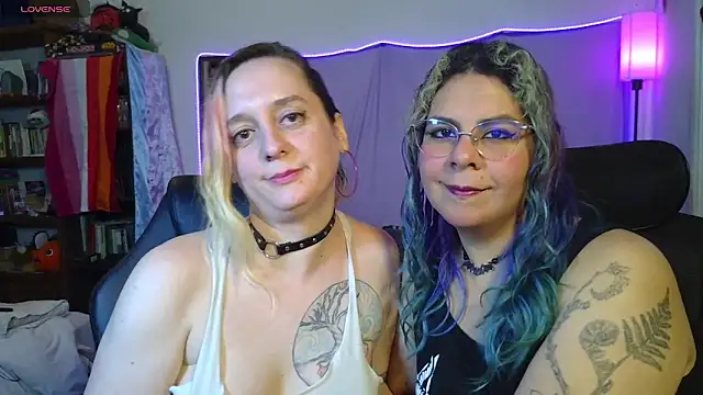 Snapshot of Evelan420 chatting on May 18, 2026, 8:25 pm Evelan420 online show from May 18, 2026, 8:25 pm