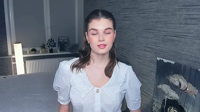 Snapshot of FloraDobb chatting on January 28, 2025, 7:32 pm FloraDobb online show from January 28, 2025, 7:32 pm