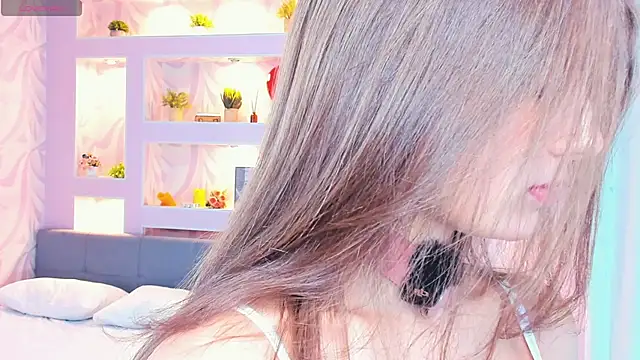 Snapshot of FloraDobb chatting on October 24, 2025, 7:05 am FloraDobb online show from October 24, 2025, 7:05 am