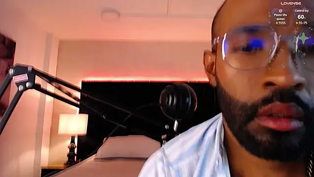 Snapshot of Simon_Basset chatting on March 19, 2025, 9:16 pm Simon Basset online show from March 19, 2025, 9:16 pm