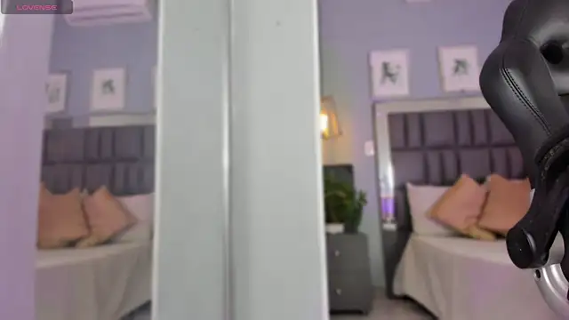 Snapshot of Raven_jade_ chatting on November 18, 2025, 7:18 pm Raven jade online show from November 18, 2025, 7:18 pm