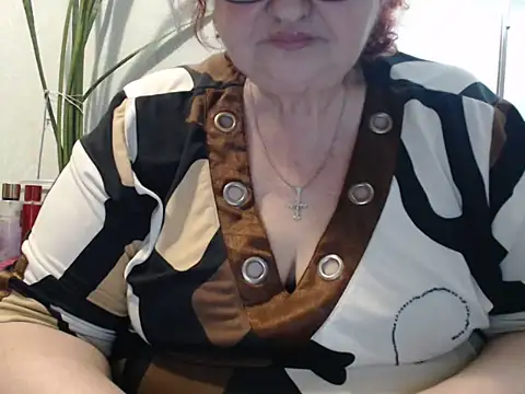 Snapshot of DeniseeRosea chatting on May 17, 2026, 5:53 pm DeniseeRosea online show from May 17, 2026, 5:53 pm
