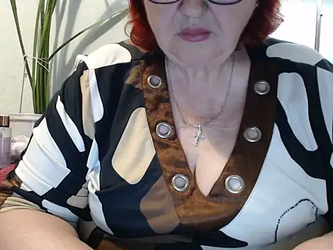 Snapshot of DeniseeRosea chatting on June 1, 2026, 6:42 pm DeniseeRosea online show from June 1, 2026, 6:42 pm