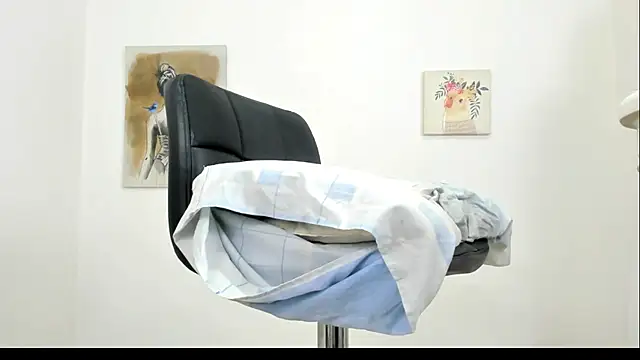 elizabethQuenx online show from March 19, 2025, 8:54 pm