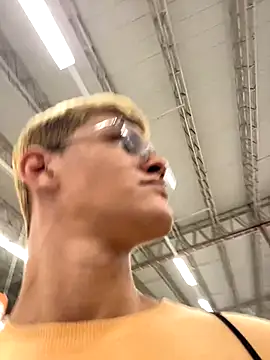 izan 20 online show from November 13, 2025, 11:14 pm