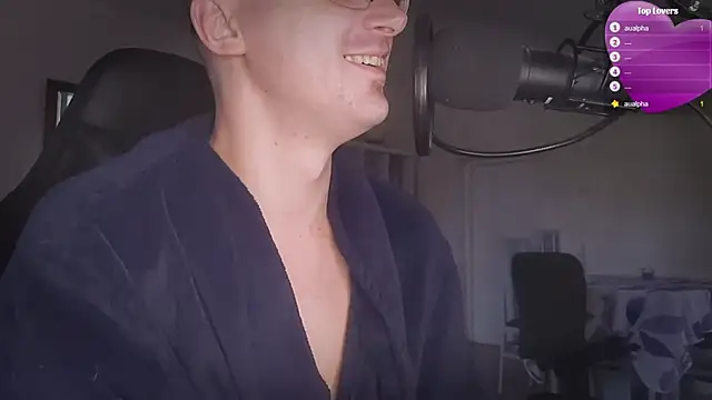 Moonsire1 online show from September 14, 2025, 5:56 pm