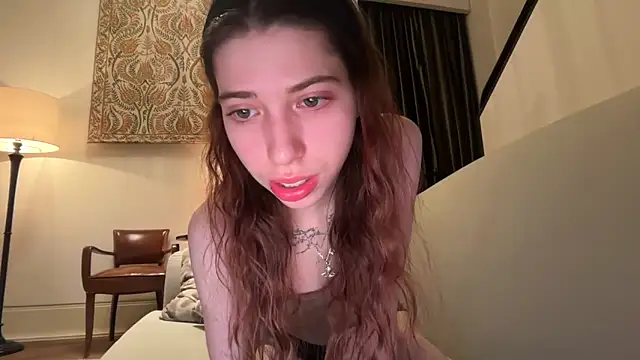 Snapshot of HappyVivy chatting on December 18, 2025, 12:49 am HappyVivy online show from December 18, 2025, 12:49 am