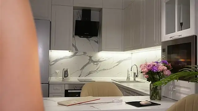 Snapshot of Sofa_01 chatting on November 12, 2025, 1:11 pm Sofa 01 online show from November 12, 2025, 1:11 pm