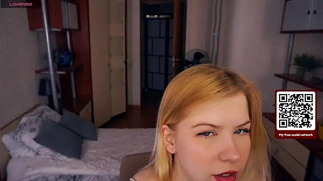 LynetHakes online show from September 26, 2025, 4:05 am