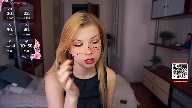 LynetHakes online show from September 30, 2025, 4:17 am