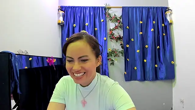 Snapshot of ShairaMarss chatting on November 6, 2025, 2:40 pm ShairaMarss online show from November 6, 2025, 2:40 pm